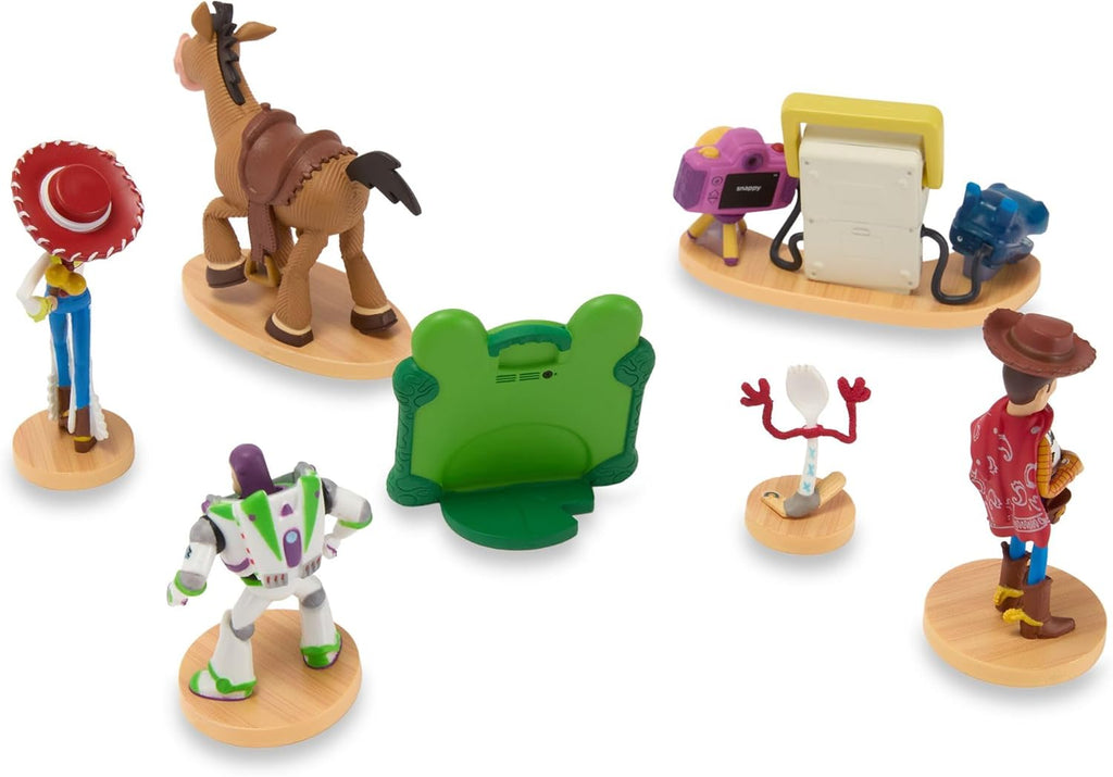 Official Toy Story 5 Figure Set –7 Fully Sculpted Disney Figures Including Woody, Buzz, Forky, Lilypad, Bullseye, Jessie & Tech Trio in Double-Tiered Box with Scenic Backgrounds