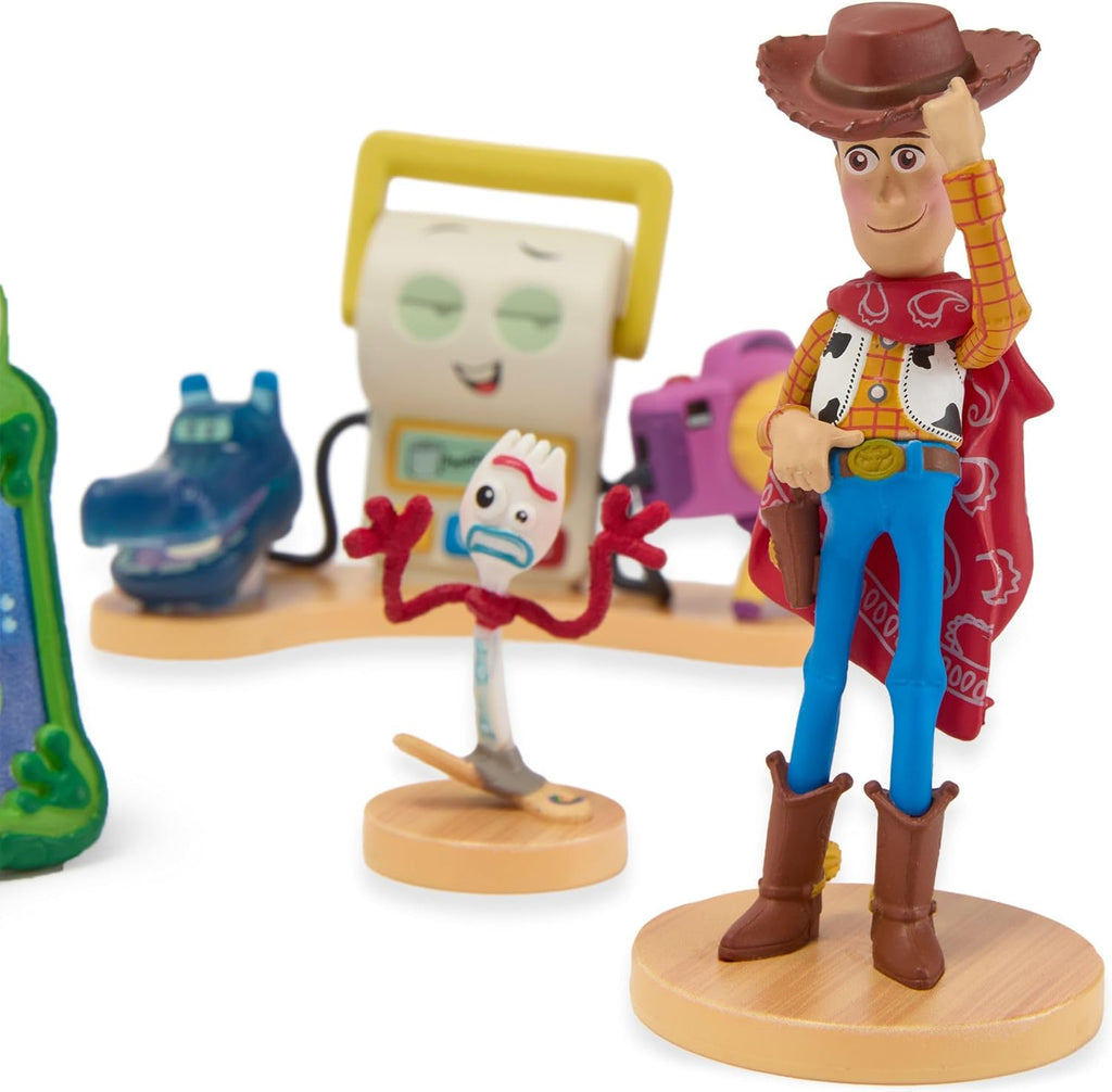 Official Toy Story 5 Figure Set –7 Fully Sculpted Disney Figures Including Woody, Buzz, Forky, Lilypad, Bullseye, Jessie & Tech Trio in Double-Tiered Box with Scenic Backgrounds